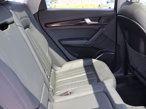 Used 2020 Audi Q5 e Premium Plus w/ Premium Plus Package AWD/4WD image 16