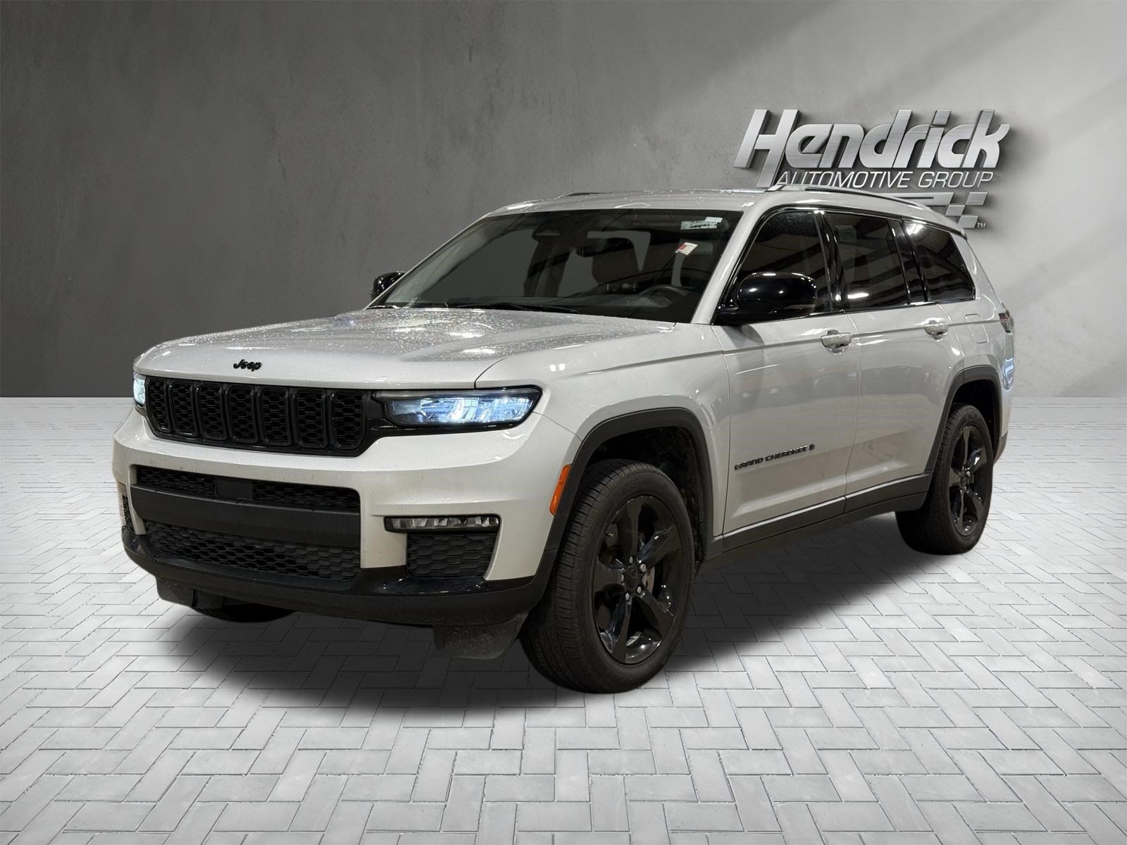 Used 2023 Jeep Grand Cherokee L Limited w/ Black Appearance Package RWD image 5