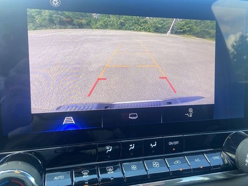 Used 2023 Chevrolet Colorado LT w/ LT Convenience Package image 15