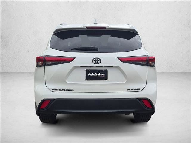 Used 2020 Toyota Highlander XLE AWD/4WD image 7