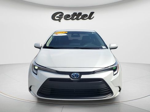 Used 2024 Toyota Corolla LE w/ LE Convenience Package FWD image 2