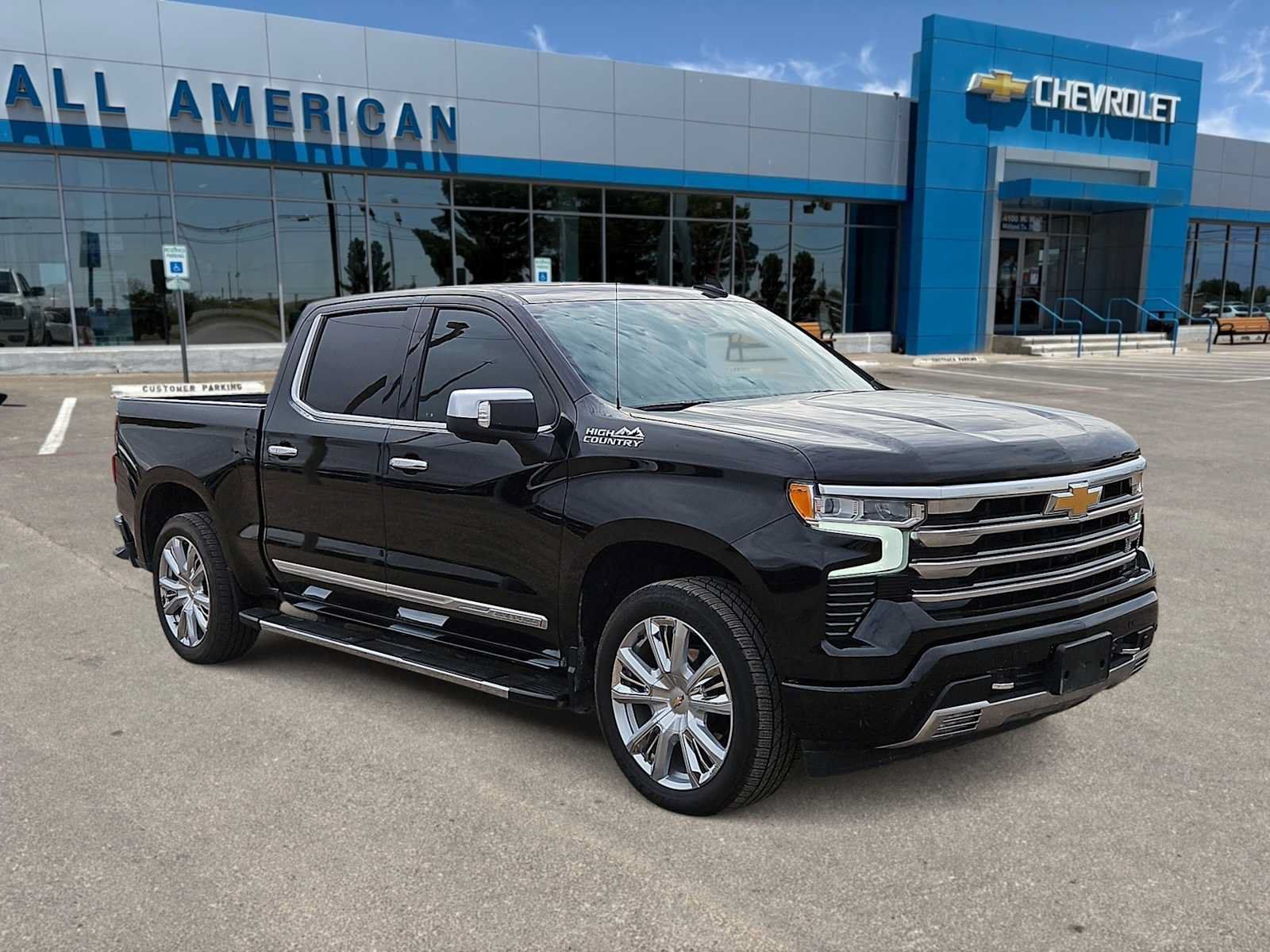 Used 2023 Chevrolet Silverado 1500 High Country w/ High Country Premium Package AWD/4WD image 2