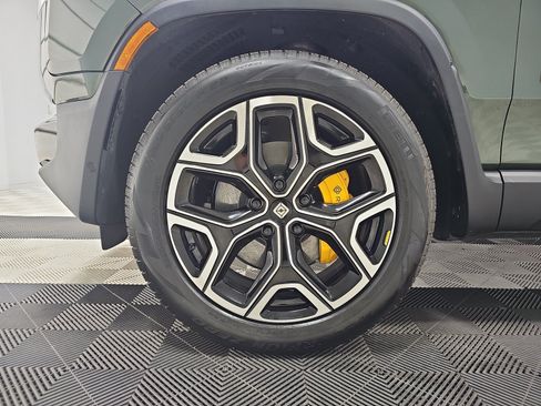 Used 2024 Rivian R1S Adventure AWD/4WD image 9