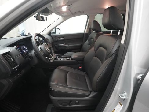 Used 2024 Nissan Pathfinder SL image 7