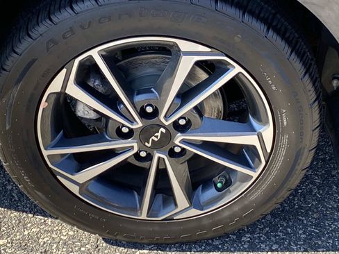 Used 2023 Kia Forte LXS w/ LXS Technology Package FWD image 22