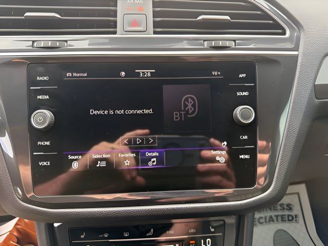 Certified 2024 Volkswagen Tiguan SE R-Line AWD/4WD image 17