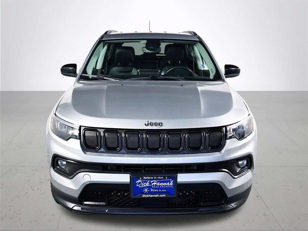 Used 2022 Jeep Compass Latitude w/ Convenience Group AWD/4WD image 3