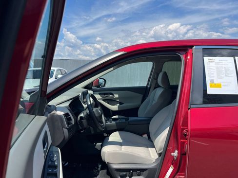 Used 2025 Nissan Rogue SV FWD image 29
