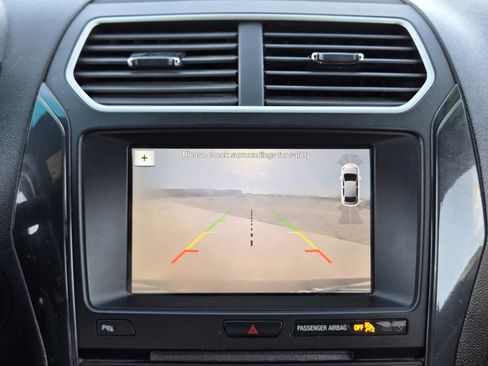 Used 2017 Ford Explorer XLT w/ Equipment Group 202A FWD image 19