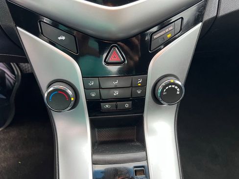 Used 2015 Chevrolet Cruze LT image 32