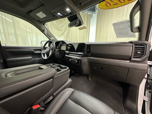 Used 2026 GMC Sierra 1500 SLT AWD/4WD image 16