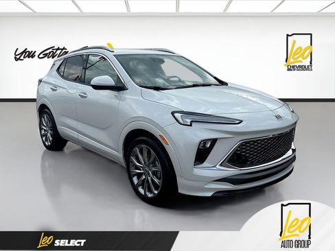 Used 2024 Buick Encore GX Avenir w/ Avenir Convenience Package FWD image 3