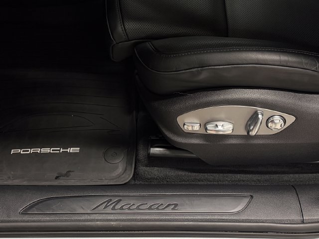 Certified 2026 Porsche Macan AWD/4WD image 25