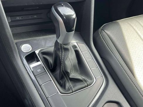 Used 2024 Volkswagen Tiguan SE image 37