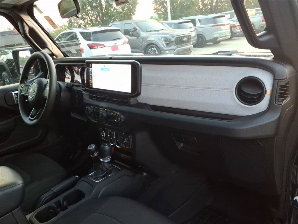 Used 2025 Jeep Gladiator Sport AWD/4WD image 16