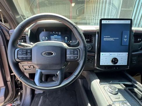 Used 2024 Ford Expedition Limited AWD/4WD image 19