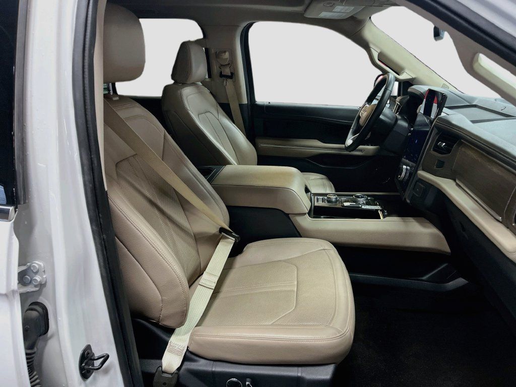 Used 2023 Ford Expedition Limited AWD/4WD image 31