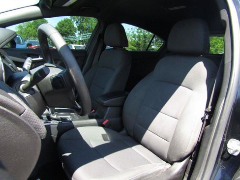 Used 2017 Chevrolet Cruze LT w/ Convenience Package FWD image 12