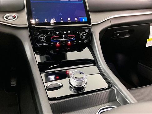 New 2025 Jeep Grand Cherokee Limited w/ Black Appearance Package image 7