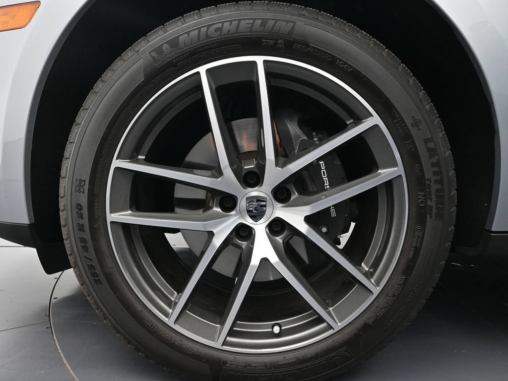 Certified 2023 Porsche Macan AWD/4WD image 26