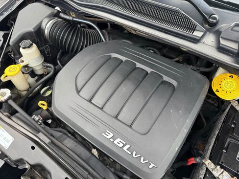 Used 2014 Dodge Grand Caravan SXT image 48