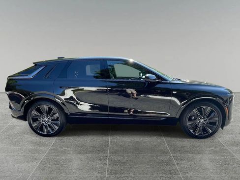 New 2026 Cadillac Lyriq Signature Sport AWD/4WD image 6