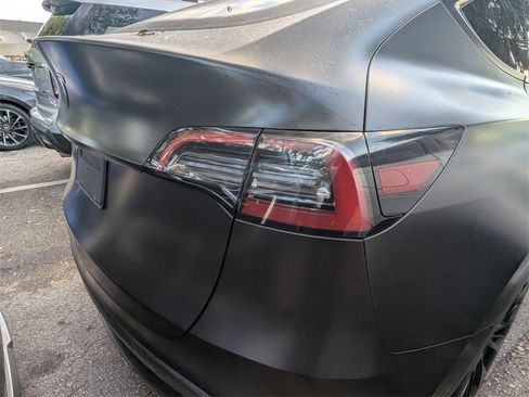 Used 2022 Tesla Model Y Long Range image 15