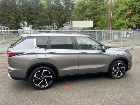 Used 2023 Mitsubishi Outlander SE AWD/4WD image 4