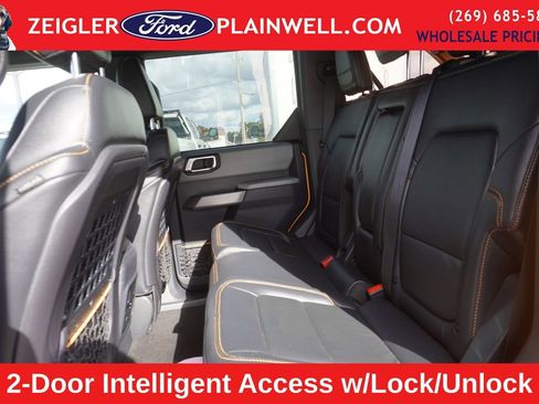 Used 2022 Ford Bronco Badlands image 11