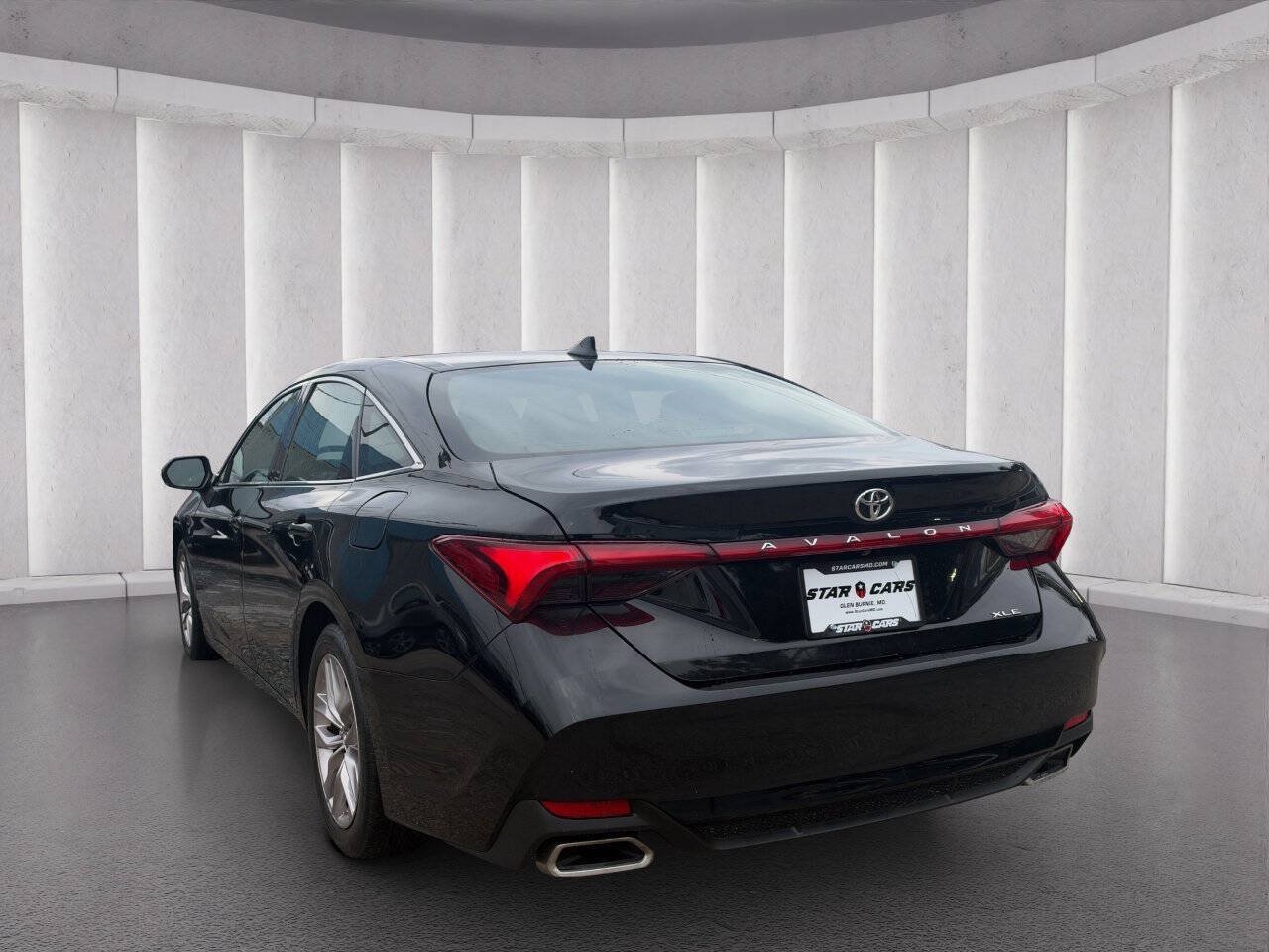 Used 2019 Toyota Avalon XLE w/ Moonroof Package FWD image 3