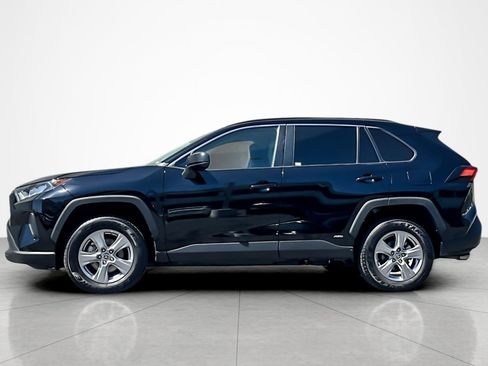 Certified 2022 Toyota RAV4 LE AWD/4WD image 2