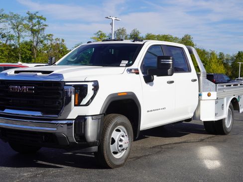 New 2025 GMC Sierra 3500 Pro w/ Convenience Package AWD/4WD image 3
