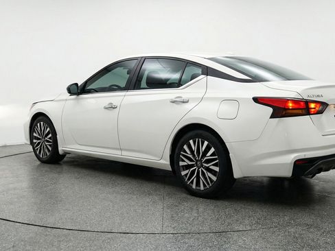 Used 2025 Nissan Altima 2.5 SV FWD image 6