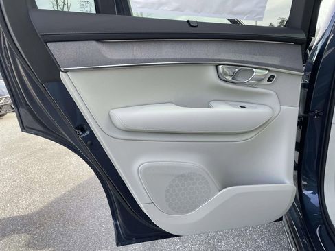 New 2026 Volvo XC90 T8 Ultra image 2