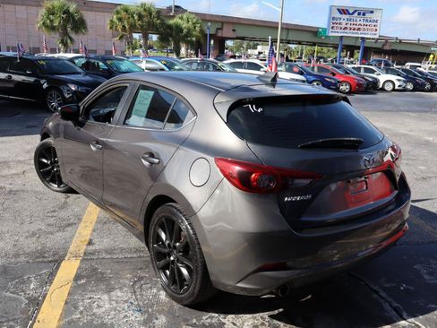 Used 2018 MAZDA MAZDA3 Grand Touring w/ Premium Equipment Package FWD image 5