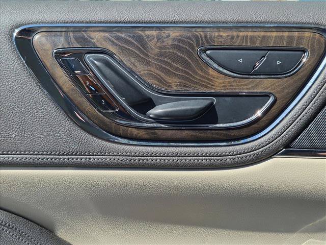 Used 2020 Lincoln Continental w/ Premium Package FWD image 2