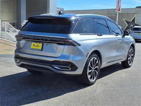 New 2026 Lincoln Nautilus Reserve image 2