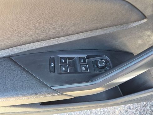 Used 2024 Volkswagen Jetta SE FWD image 11