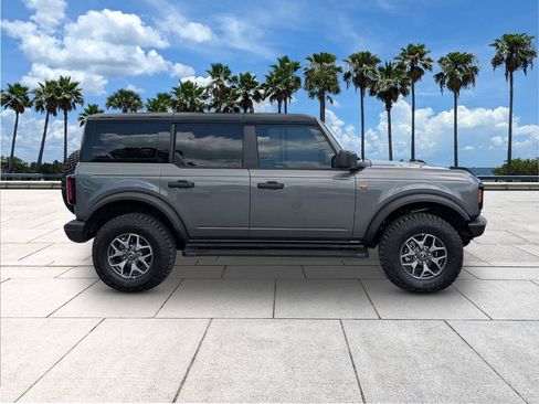 Used 2025 Ford Bronco Badlands image 9