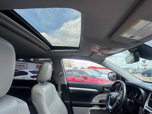 Used 2019 Toyota Highlander XLE FWD image 26