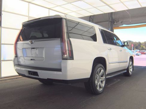 Used 2018 Cadillac Escalade ESV Luxury AWD/4WD image 3