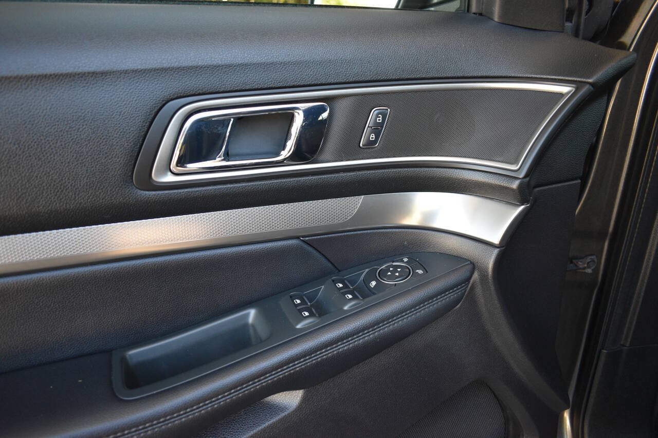 Used 2019 Ford Explorer XLT FWD image 18