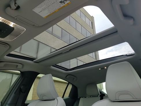 Used 2024 Toyota Prius Limited w/ Limited Premium Package image 33