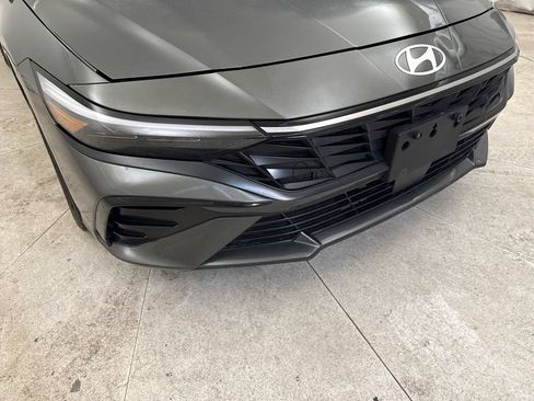Used 2025 Hyundai Elantra SEL FWD image 13