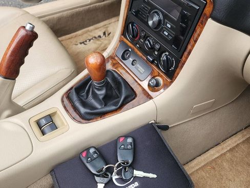 Used 2003 MAZDA MX-5 Miata LS image 13