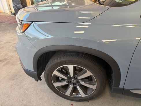 Used 2025 Honda Pilot Touring image 3