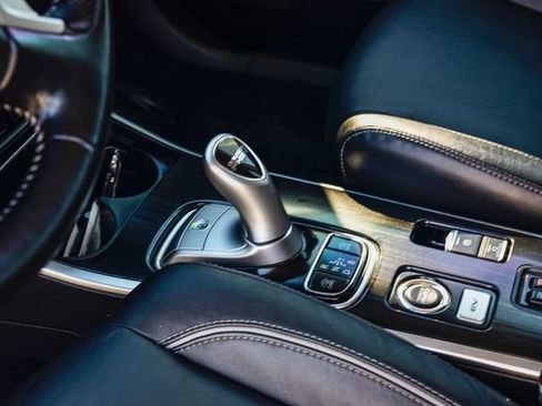 Used 2018 Mitsubishi Outlander 4WD Plug-In Hybrid image 22