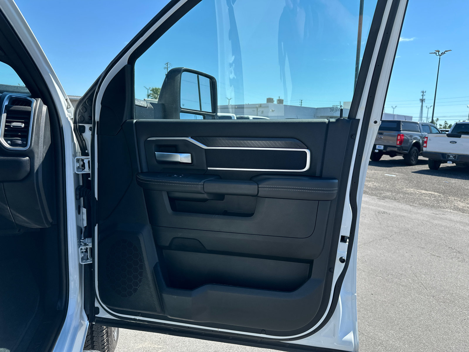 Used 2025 RAM 2500 Big Horn AWD/4WD image 18