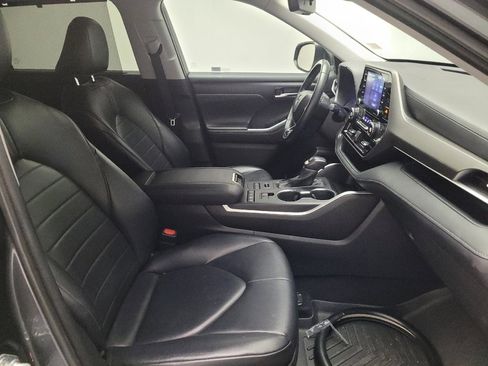 Used 2021 Toyota Highlander XLE AWD/4WD image 21