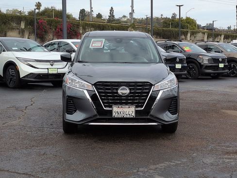 Certified 2025 Nissan Kicks Play S image 4